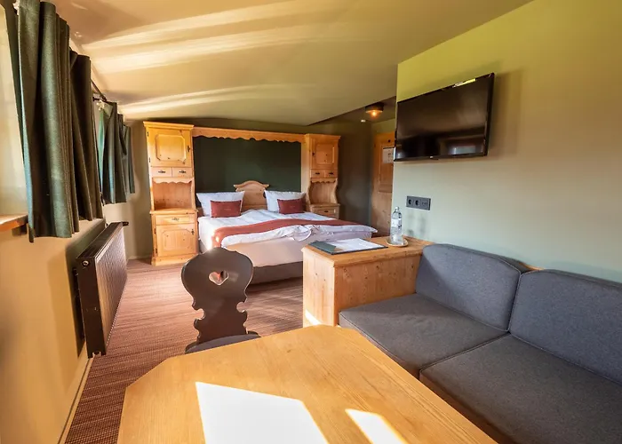 Sonnenbichl מלון 2*